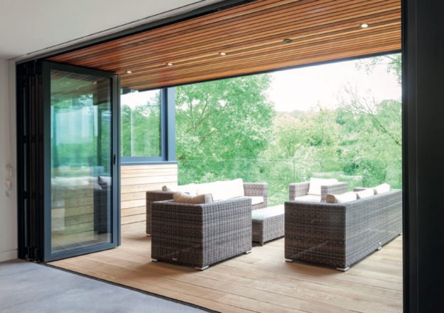 Ultra-slim 122mm sightlines